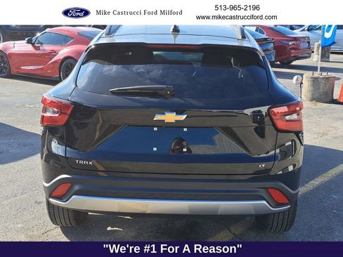 Used 2024 Chevrolet Trax LT w/ Driver Confidence Package image 4