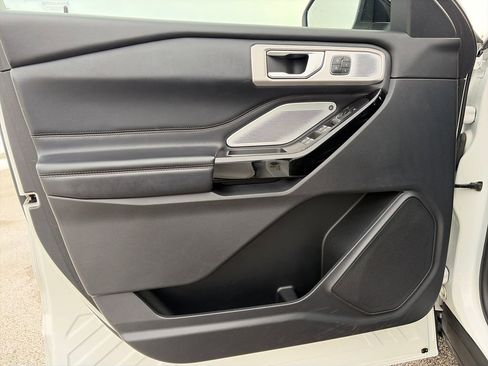 Used 2022 Ford Explorer Platinum image 19