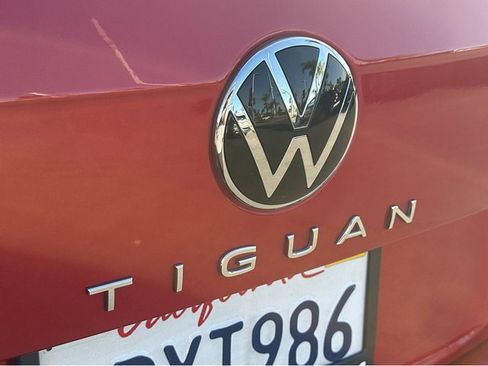 Used 2022 Volkswagen Tiguan SE image 42