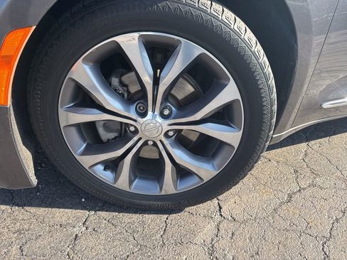 Used 2017 Chrysler Pacifica Limited w/ UConnect Theater Package image 2