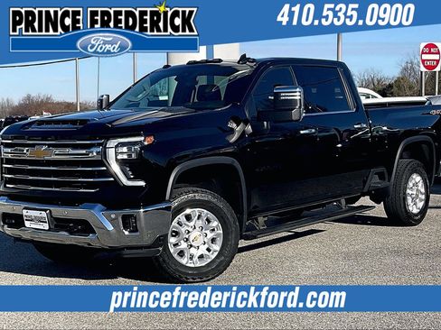 Used 2024 Chevrolet Silverado 2500 LTZ w/ LTZ Premium Package image 3