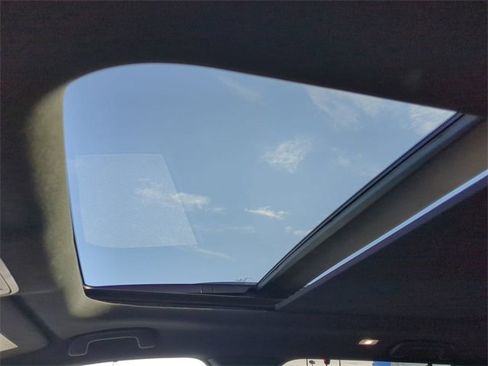 Used 2025 Honda Pilot TrailSport image 19