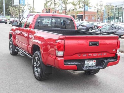 Used 2017 Toyota Tacoma TRD Sport w/ Tow Package image 7