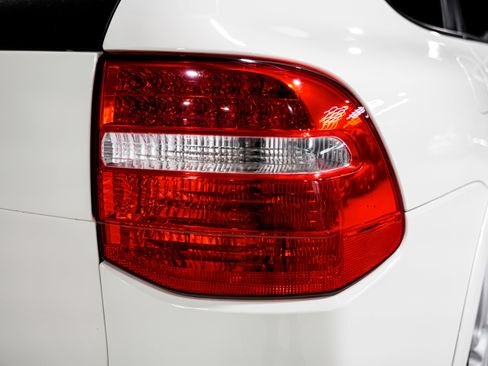 Used 2010 Porsche Cayenne GTS image 40