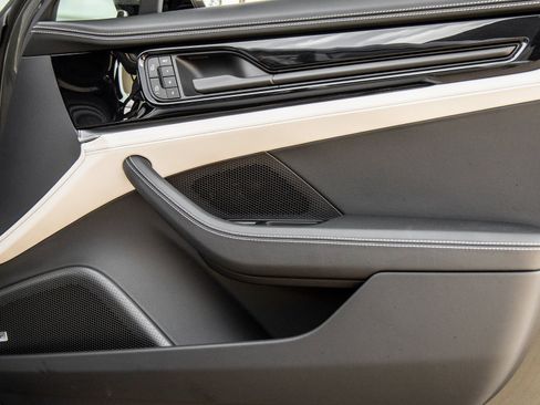 Certified 2025 Porsche Panamera image 35