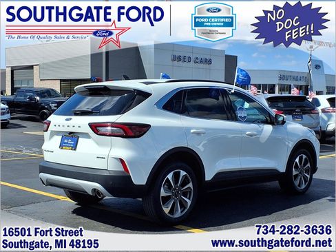 Used 2023 Ford Escape Platinum AWD/4WD image 2