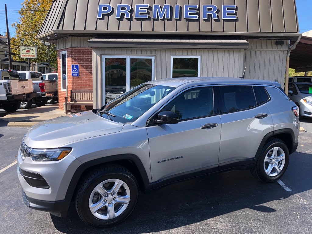 Used 2023 Jeep Compass Sport AWD/4WD image 2