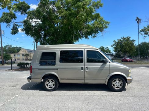 Used 2004 Chevrolet Astro RWD image 4