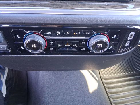 Used 2025 Chevrolet Silverado 1500 LT image 16