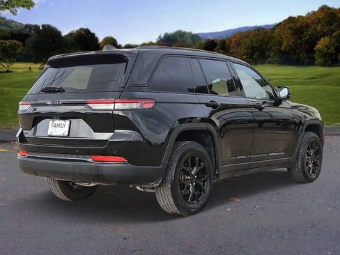 Used 2024 Jeep Grand Cherokee Altitude AWD/4WD image 4