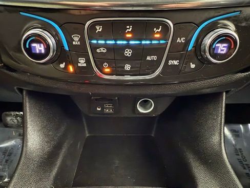 Used 2021 Chevrolet Traverse RS image 43