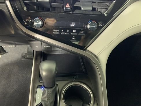 Used 2022 Toyota Camry SE image 25