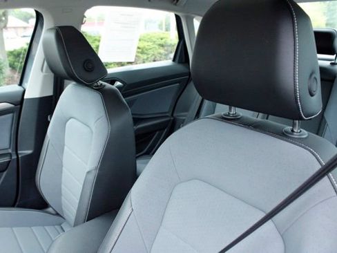 Used 2026 Volkswagen Jetta SE FWD image 13