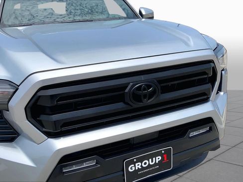 Used 2025 Toyota Tacoma SR5 AWD/4WD image 29