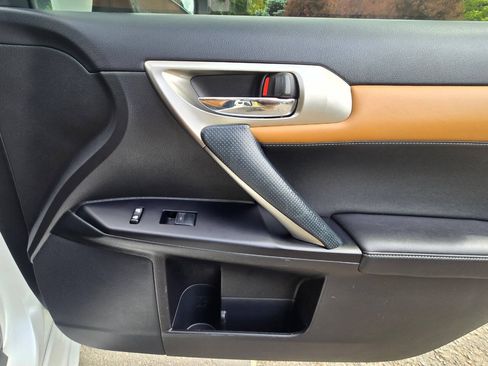 Used 2015 Lexus CT 200h w/ Navigation Package FWD image 28