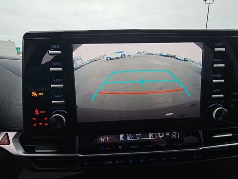 Used 2021 Toyota Sienna XLE image 17