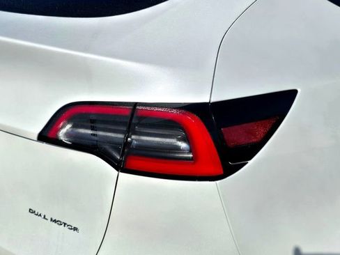 Used 2021 Tesla Model Y Long Range image 24