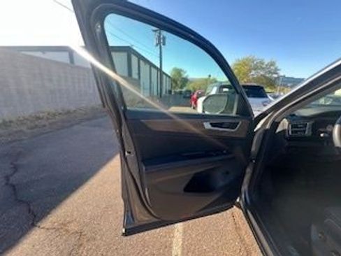 Used 2025 Volkswagen Atlas SE image 12