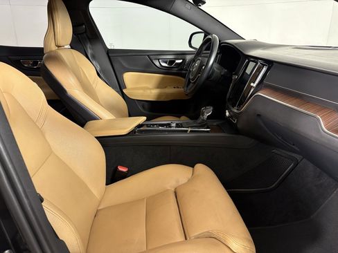 Used 2020 Volvo S60 T5 Inscription image 13