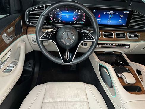Used 2025 Mercedes-Benz GLE 450 4MATIC image 43