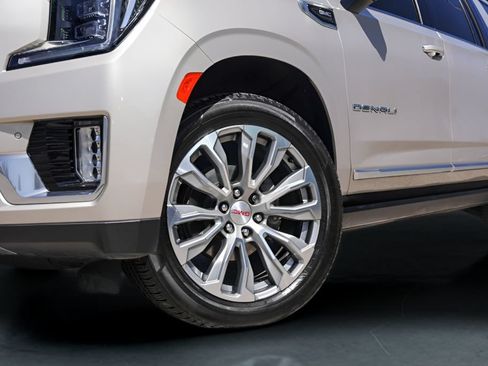 Used 2023 GMC Yukon XL Denali RWD image 3
