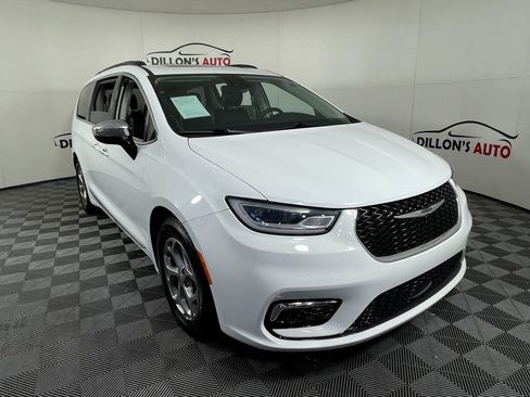 Used 2023 Chrysler Pacifica Limited image 10