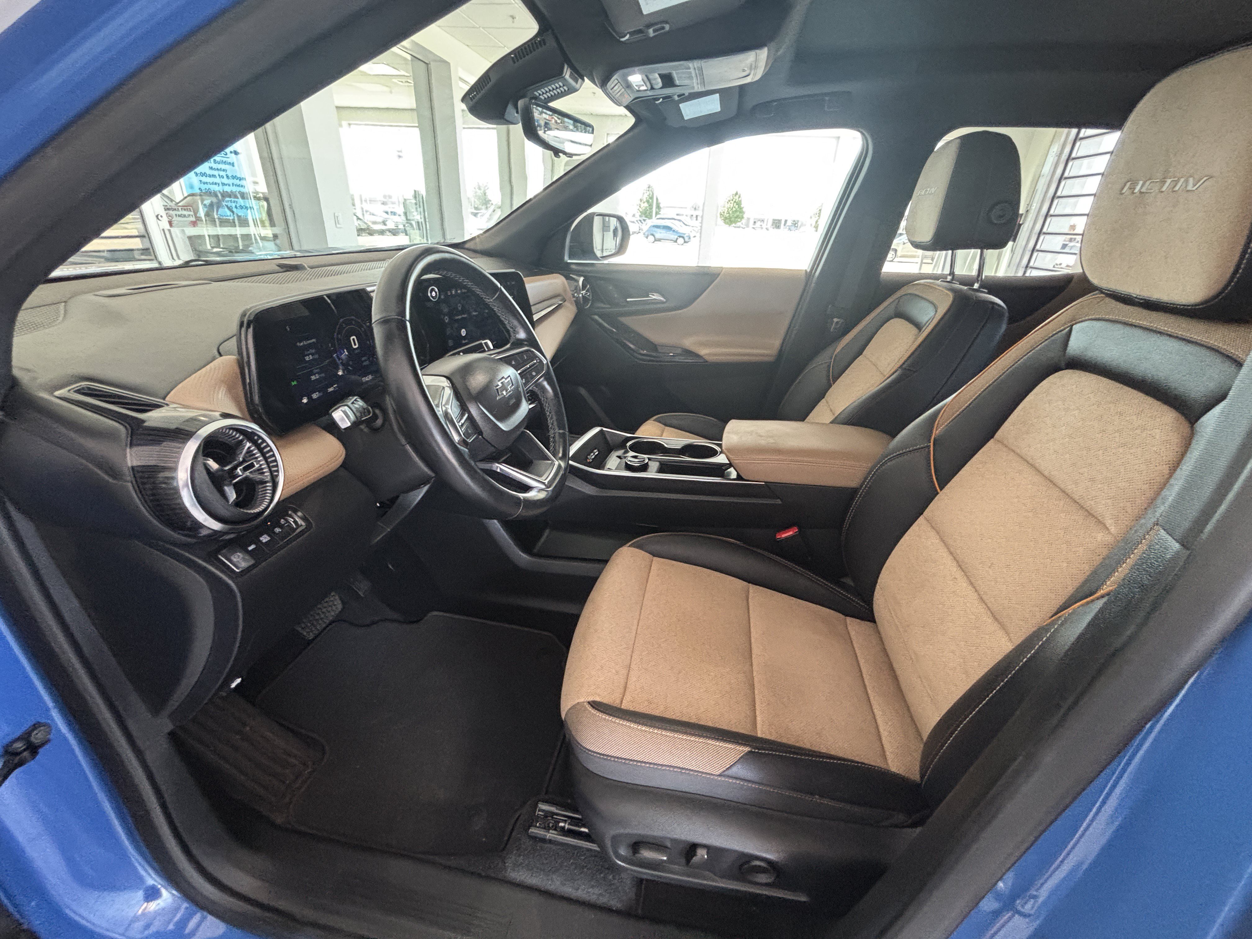 Used 2025 Chevrolet Equinox ACTIV w/ Safety and Technology Package AWD/4WD image 2
