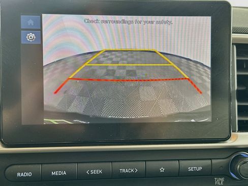 Used 2025 Hyundai Venue SEL FWD image 23