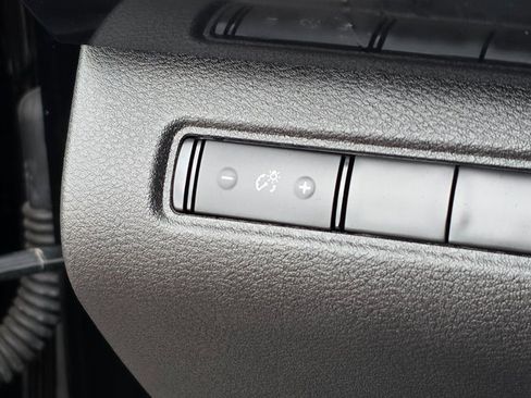 Used 2024 Nissan Pathfinder S image 40