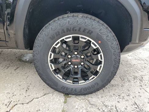 New 2026 GMC Canyon AT4 w/ AT4 Premium Package AWD/4WD image 6