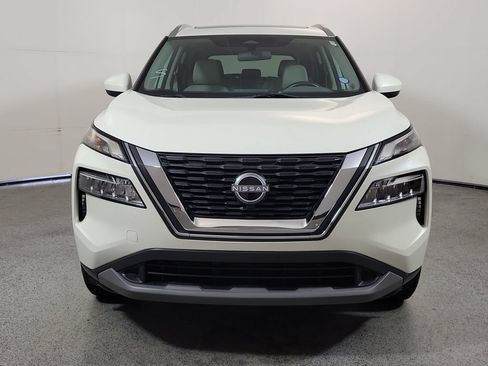 Used 2023 Nissan Rogue SV w/ SV Premium B Package FWD image 2