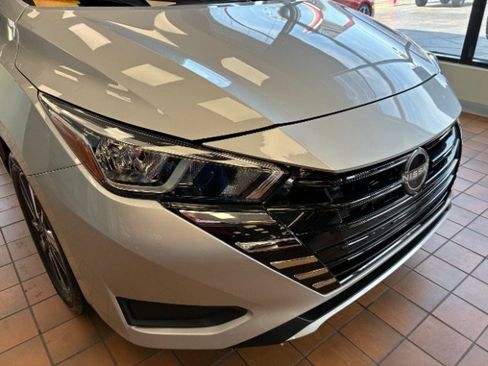 Used 2024 Nissan Versa SV FWD image 2
