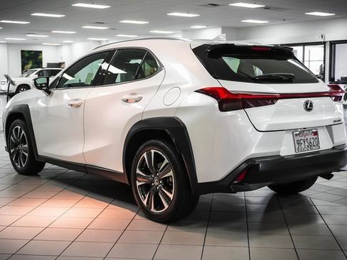 Used 2019 Lexus UX 200 image 7