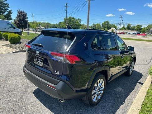 Used 2021 Toyota RAV4 XLE Premium AWD/4WD image 5