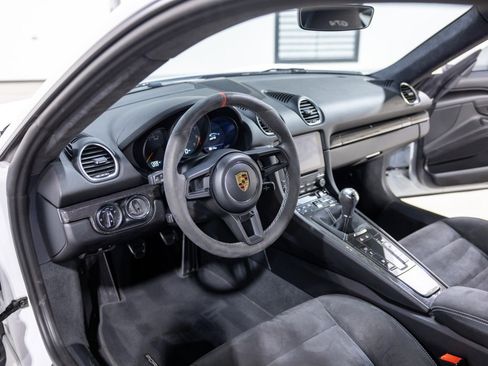 Used 2021 Porsche 718 Cayman GT4 image 30