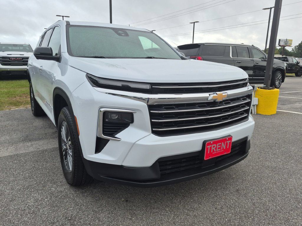 Used 2023 Chevrolet Traverse LS w/ Safety Package FWD image 12