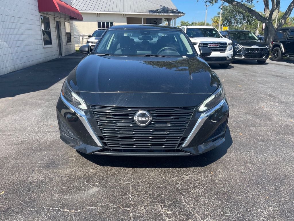 Used 2025 Nissan Altima 2.5 SV FWD image 6