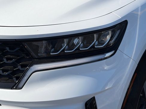 Certified 2022 Kia Sorento EX FWD image 9