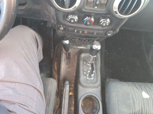 Used 2012 Jeep Wrangler Unlimited Sahara w/ Connectivity Group image 10