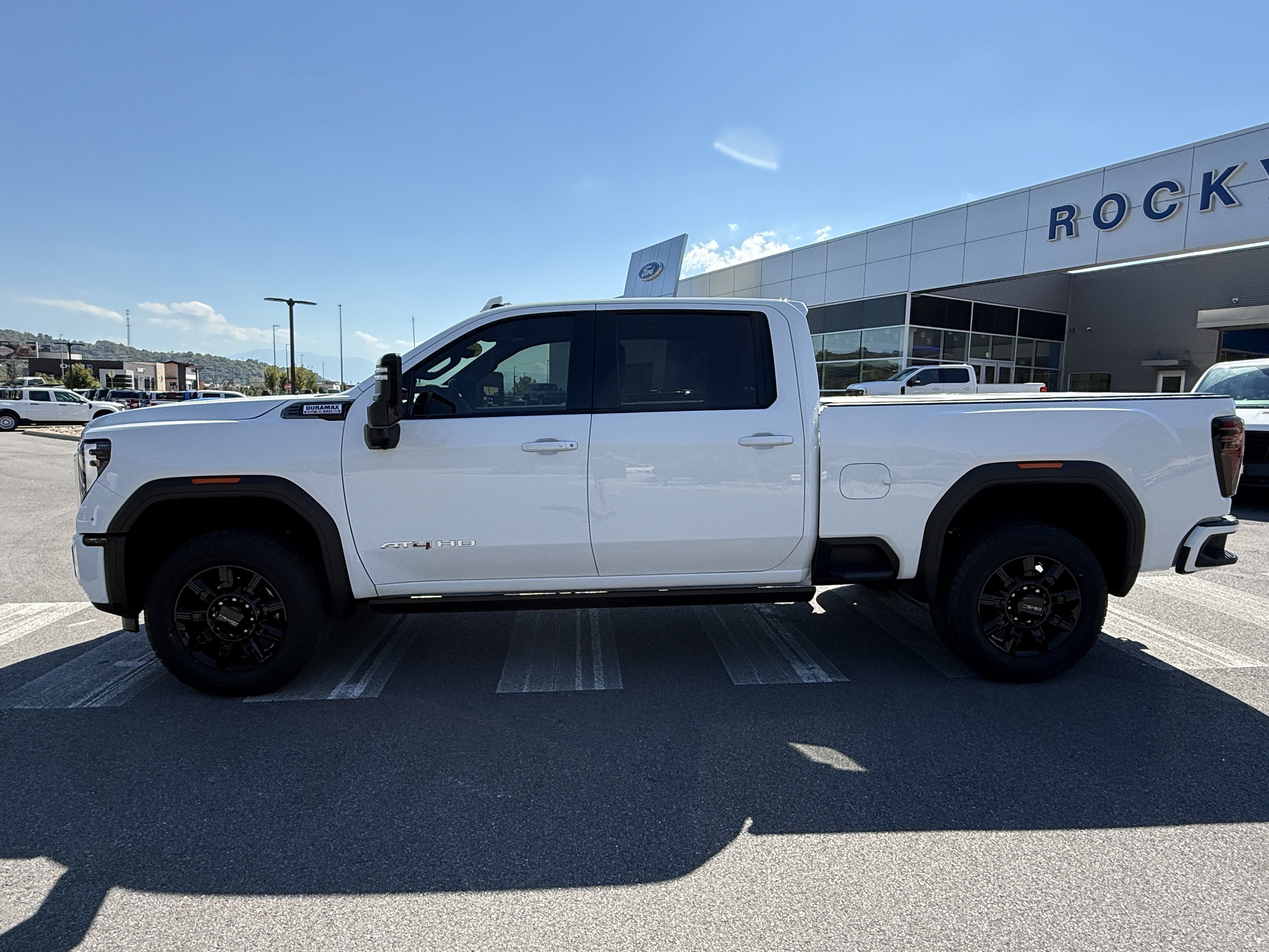 Used 2025 GMC Sierra 2500 AT4 w/ AT4 Premium Plus Package AWD/4WD image 8
