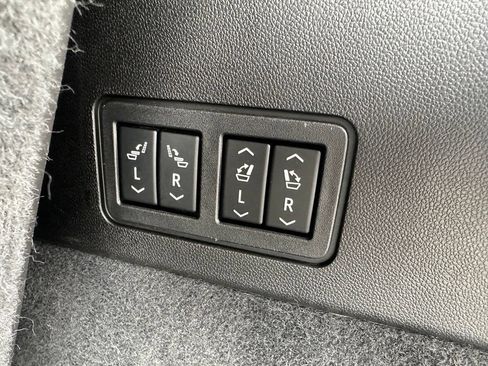 Used 2022 Cadillac XT6 Premium Luxury FWD image 29