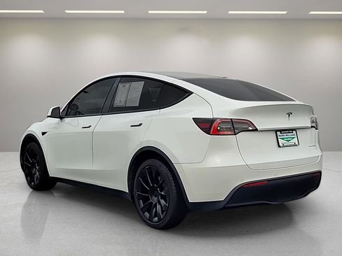 Used 2020 Tesla Model Y Long Range image 6