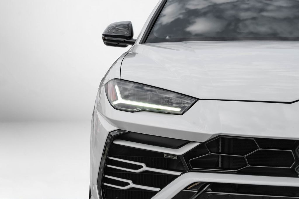Used 2022 Lamborghini Urus AWD/4WD image 57