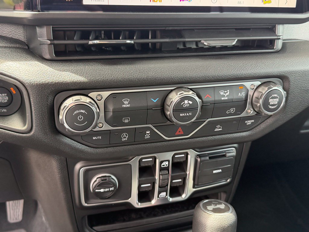 Used 2026 Jeep Wrangler Unlimited Sport AWD/4WD image 24