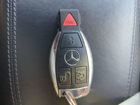 Used 2011 Mercedes-Benz SLK 350 image 23