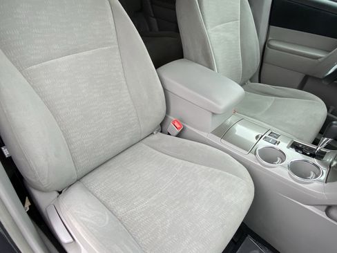 Used 2013 Toyota Highlander Plus FWD image 11