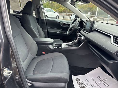 Used 2020 Toyota RAV4 LE image 22