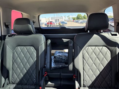 New 2026 Volkswagen Atlas SEL Premium R-Line AWD/4WD image 17