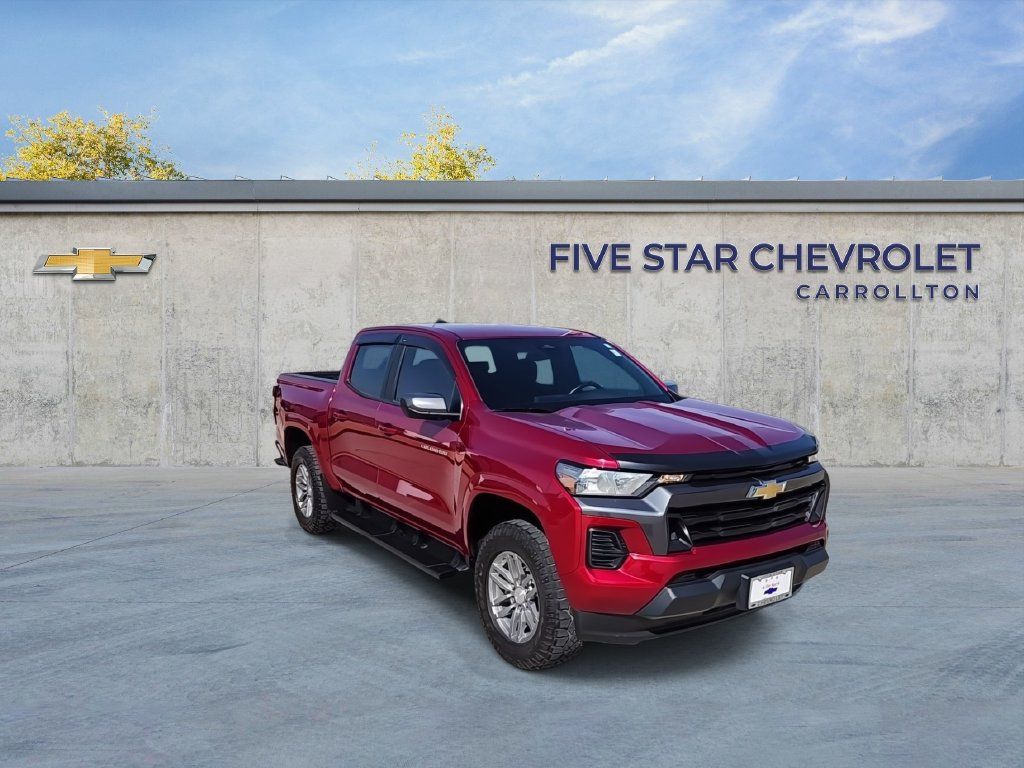 Used 2023 Chevrolet Colorado LT RWD image 2