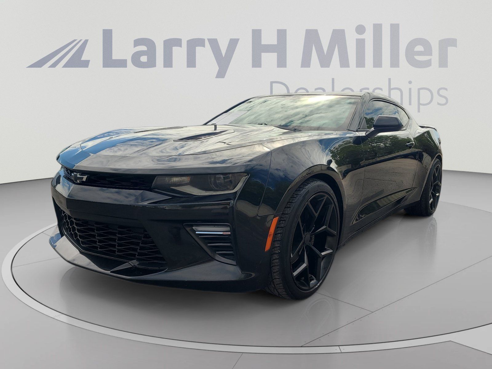 Used 2017 Chevrolet Camaro SS RWD image 1